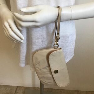 Coach Ashley clutch/Wrist bag in Light Baby Pink #Coach #wristlet #Pinkclutch